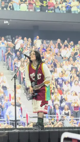 @BILLIE EILISH ❤️‍🔥#biliieelilshedit#billieeilish#billieeilishfan#konzertvibes#billieeilishconcert#hannover#billieeilishhappierthanever#billieeilishhannover#mommyissues#Love#tour#billieeilishtour#billieeilish2025#hitmehardandsofttourtiktok 