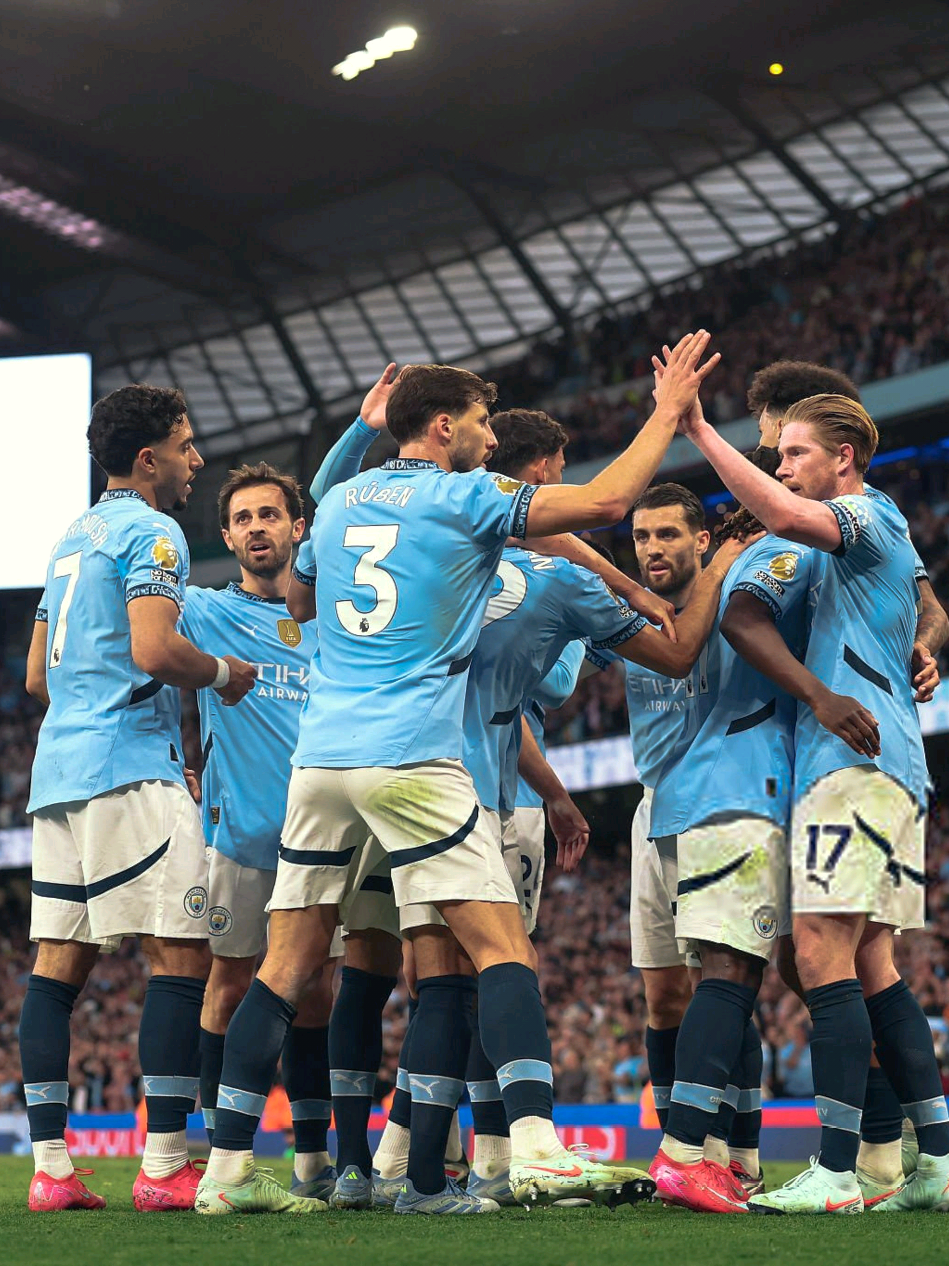 Happy weekend Zens ✨. Meski semalem gw nontonnya ngga full time karena endingnya ketiduran, tpi match semalem cukup bikin deg-degan Zens. Etdah serangannya Wolves, bikin panik 🙈. Alhamdulillah 3 poin, menang tipis ga masalah #manchestercity #thecityzens #wolves #mancity #winstreak #alhamdulillah #weekend 