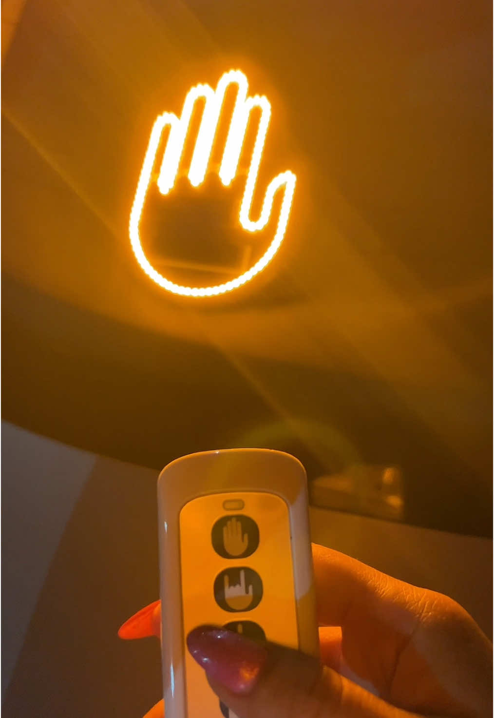 MANITA LED 👋 DEJA DE GRITARLE A OTROS CONDUCTORES CUANDO TE TOQUEN EL CLAXON 🤣🤣🤣#manoledauto #señas #manejando #ledauto #enprendimiento #mayoreosurtido #preciosaccesibles #emprendimiento 