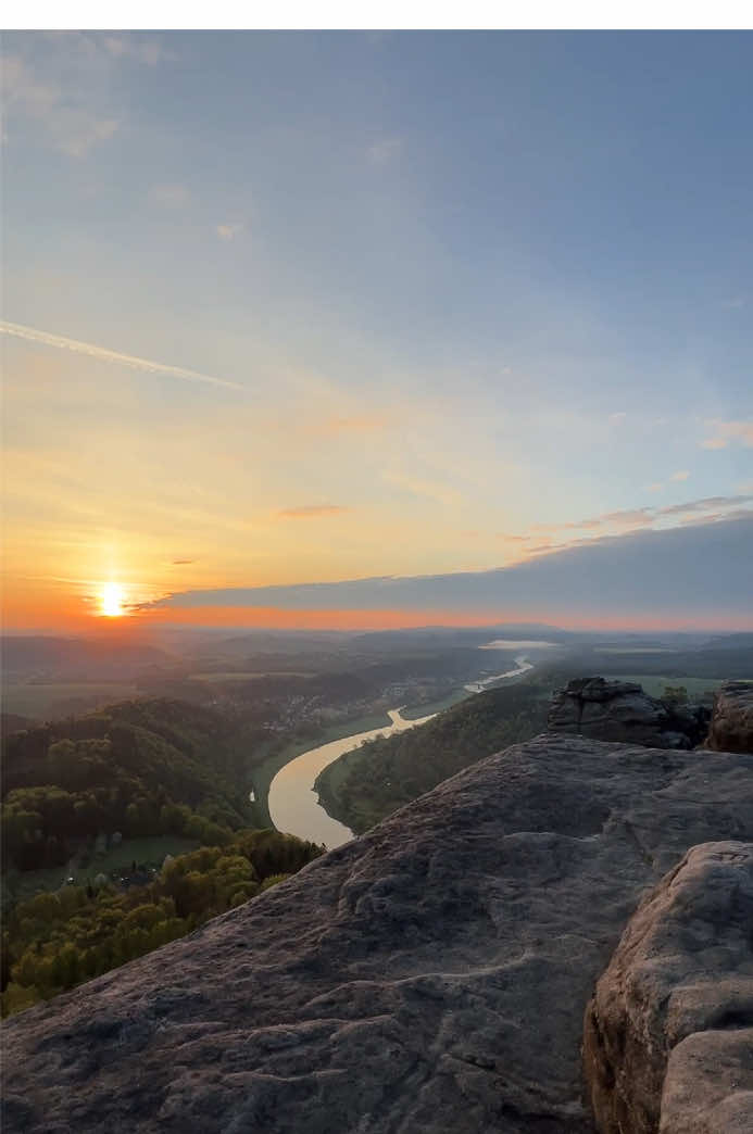 Place to be  #heilen #viral #fy #foryou #4you #natur #Wandern #sächsischeschweiz #sachsen #kamera #fotografie #sunset #sonnenaufgang #gamrig #lilienstein #ruhe #emotional #wanderer #outdoor #geheimtipp #saxony #saxonyswitzerland #ostdeutschland #heimat #heimatliebe #naturfotografie #Hiking #gohiking #coolpeoplegohiking