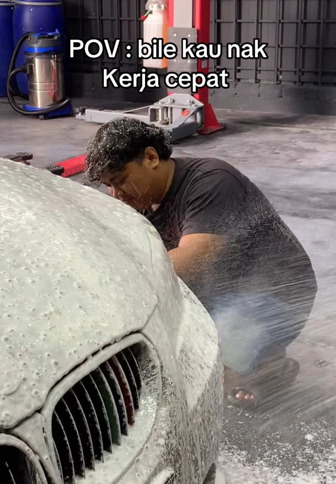 Problem 🗿                                                         #carwash #detailing #fit3mancave #funny #funnyvideos #carsoftiktok #cartiktok #cardetailing #wash #titanic #basah #semangatkerja #sabun #kerja #busy #fyp #foryou #foryoupage  📍no13a, jalan jenaris 2b, taman perindustrian SRI jenaris, 43000 kajang, Selangor  📅 BUKA ISNIN - AHAD (setiap hari)  ⏰ 10:30 pagi - 8:30 petang  #fyp #foryou #foryoupage 
