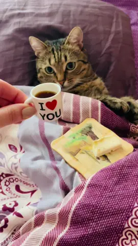 Всім смачної кави! Суботній ранок, відпочиваю🥰
