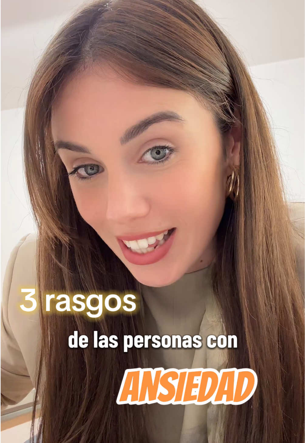 Te explico 3 rasgos de personalidad comunes que comparten las personas con ansiedad. Conocernos es clave para poder regular nuestras emociones sin frustrarnos ni forzarnos demasiado ❤️‍🩹.  ¿Te suena algún rasgo? 🙆🏻‍♀️ #fy #foryou #psicologa #saludmental #desarrollopersonal #bienestar #bienestar #emociones #psicologia #ansiedad #personalidad 