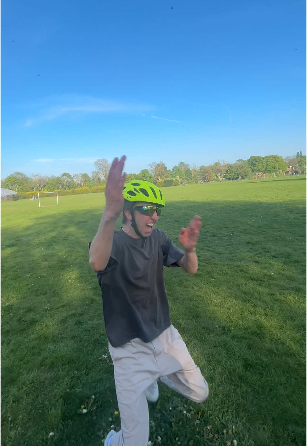 Day 33 double scare @Ed Sheeran #viral #england #backflip #funny #scare