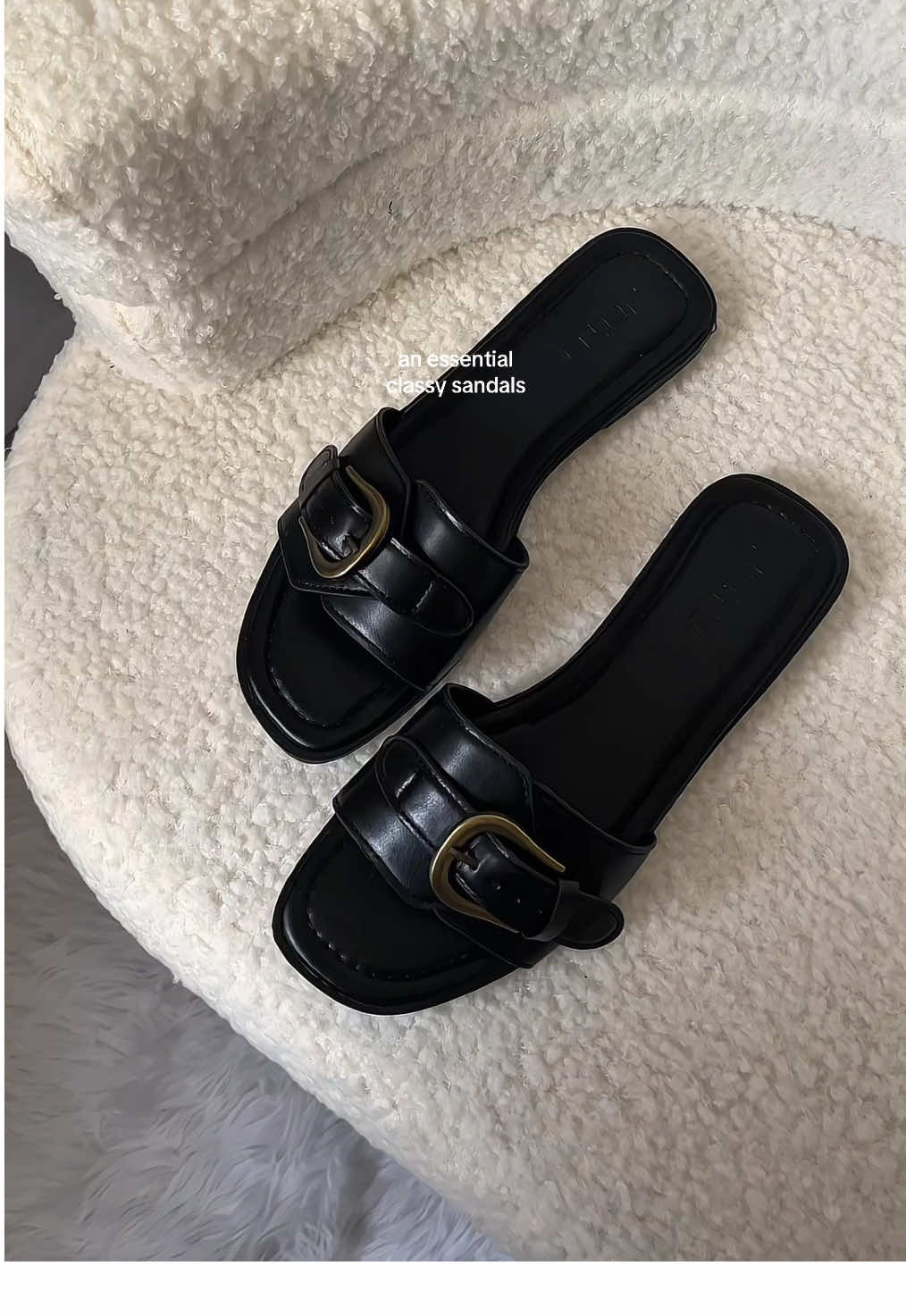 obsessed ✨ #sandals #sandalsforwomen #classysandals #flatsandals #yotosandals #fyp 