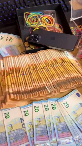 #money #euro #cash 