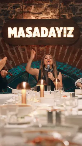 Geçse de gençlik çağım, boş kalsa da kucağım Sözümü tutacağım, adını anmayacağım 🎤 Ayşen Birgör’den ‘Adını Anmayacağım’ performansı YouTube kanalımızda yayında ❤️ Link profilimizde 🔗 #Masadayız
