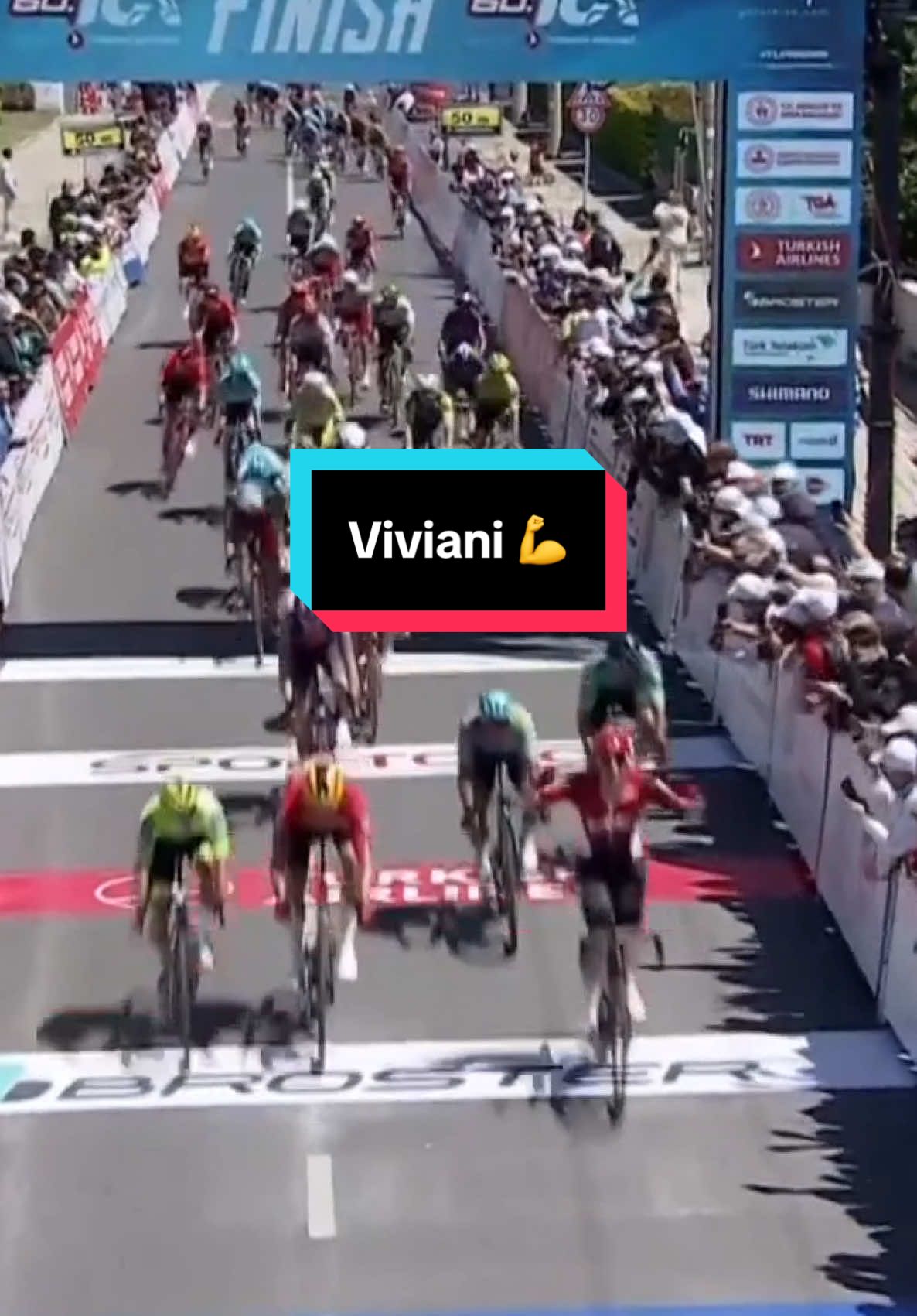 ELIA VIVIANI IS BACK 💥  A huge sprint from the Italian sees him take his first with with Lotto 💪 #cycling #roadcycling #viviani 