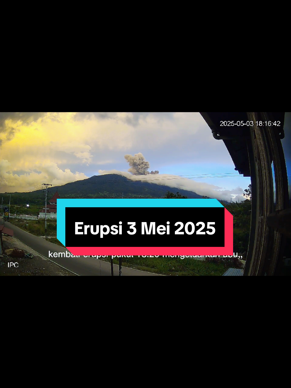 Gunung Marapi erupsi kembali 3 mei 2025 pada pukul 18.20 sore terdengar suara dentuman para warga berhamburan keluar melihat Gunung erupsi #marapi #gunungmarapi #erupsi #gunung #kababukittinggi #infosumbar 