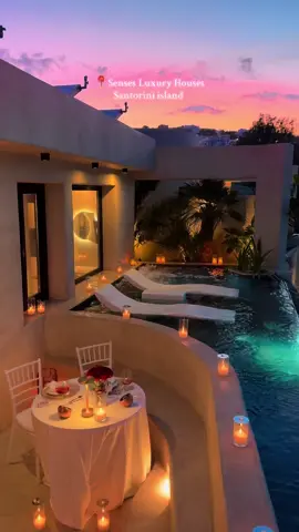 Imagine staying here!📍@SensesLuxuryHouses #santorini #sensesluxuryhouses 