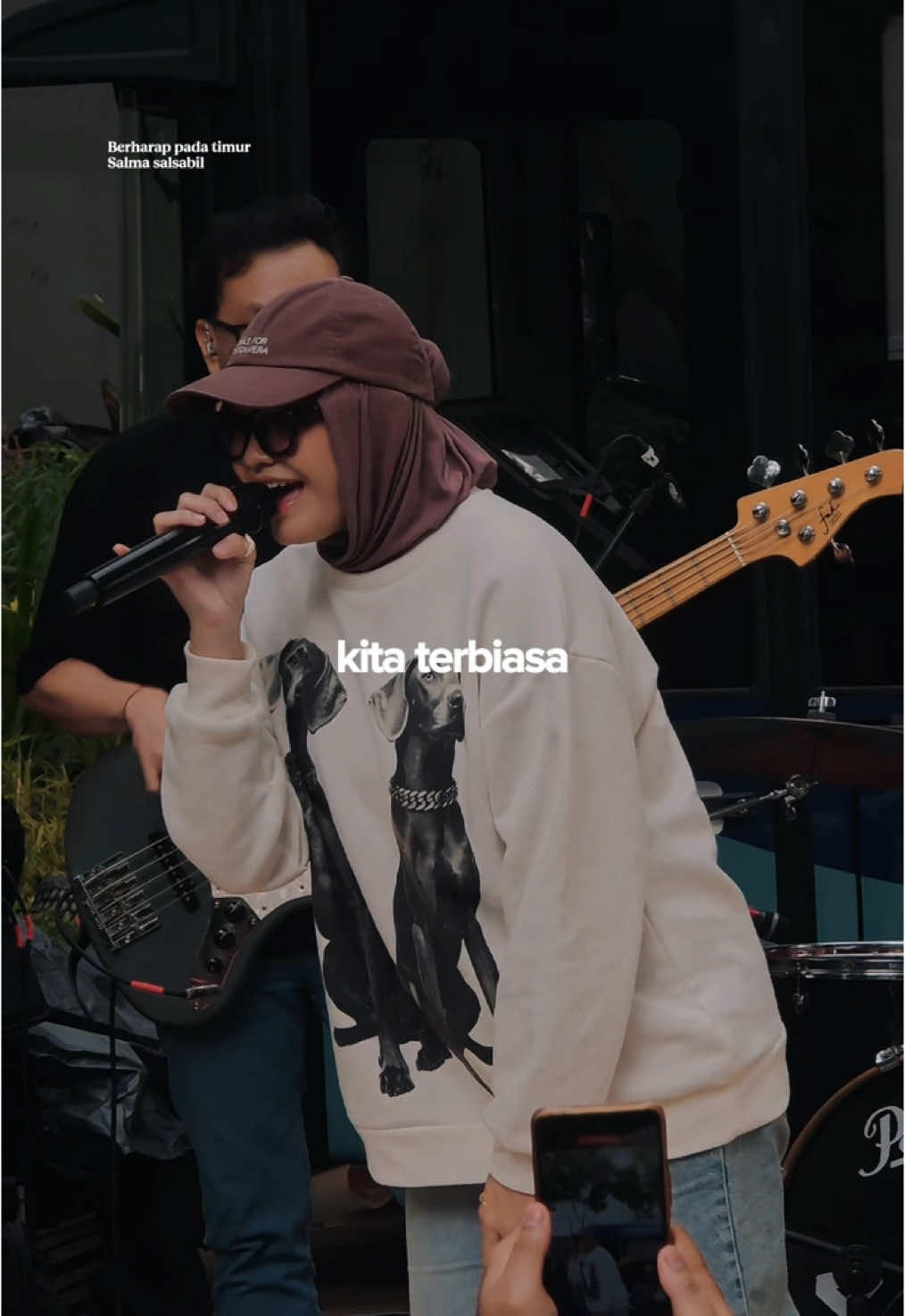 Berharap pada timur #CapCut #trend #liriklagu #salmasalsabil #musicindonesia #fyp 