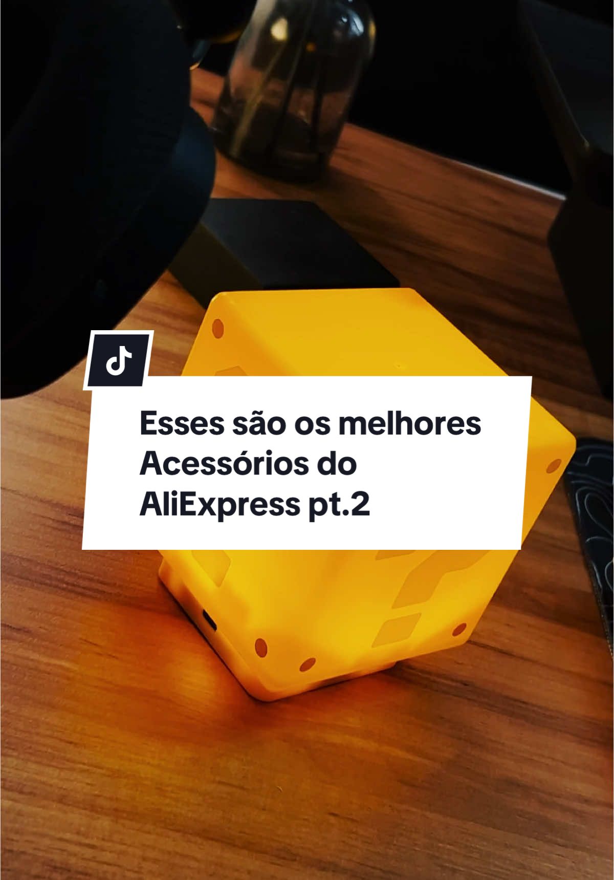 📢 MELHORES ACHADOS DO ALIEXPRESS – PARTE 2! 🔥🛒 Se liga nesses acessórios incríveis que encontrei no AliExpress! Tem de tudo um pouco pra deixar o setup ainda mais estiloso e funcional! 🟨 Bloco do Mario Além de ser uma luminária muito daora, ainda faz o som clássico do jogo quando você aperta! Vem com cabo USB-C e manual na caixa. ⚡ Cabo Coiled Preto Já mostrei um branco antes, mas agora peguei esse preto. Não muda a performance, mas dá aquele toque premium no setup! ⏰ Relógio Digital Tem função despertador e vem com carregador USB-C. Ainda tô decidindo se ele fica no setup ou não, mas o design é bem moderno! 💬 E aí, qual desses você curtiu mais? Comenta aqui e já sabe: deixa o like e segue pra mais achados! 🚀 #aliexpress #achadinhos #custobeneficio #techtok 