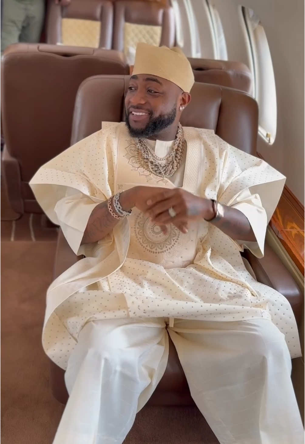 WE’RE THE BEST IN THE GAME LIKE @davido CALLED IT! Superstar OBO in his latest Lucky Enemuo drip #30bg #davido #agbada #naijadesigner #naijafashion #privatejet 