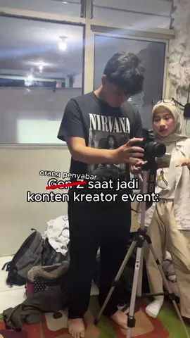 WHEN G̶E̶N̶ ̶Z̶ PENYABAR JADI KONTEN KREATOR EVENT DITAGIH TIAP DETIK 🥰🔥 #ufofest #konten #kreatif #marah #genz #videography #videocreator #videoediting #fypindonesia #fyp #viralbanget #memekreatif #kocakabis #MentalHealth #kerjakreatif #curhat #meme #reelsviral #reelsinstagram #pameran #infojkt #fypage #memepage #memevideos