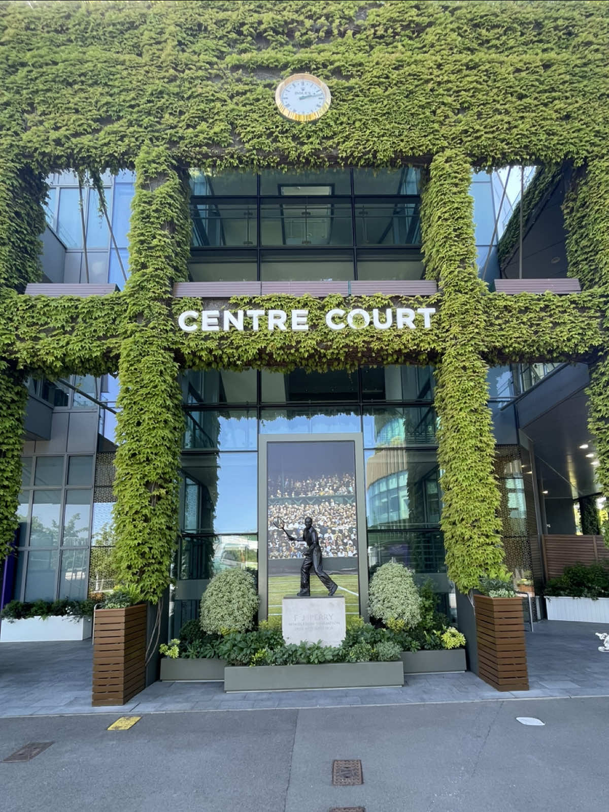 Entering Wimbledon’s Centre Court for first time 🎾🍓 #Wimbledon #centrecourt #london #tennis #fyp 
