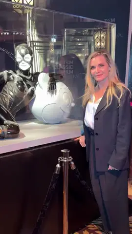 Michelle Pfeiffer visiting her Catwoman Costume #michellepfeiffer #catwoman #batmanreturns #batman #bestcatwoman 