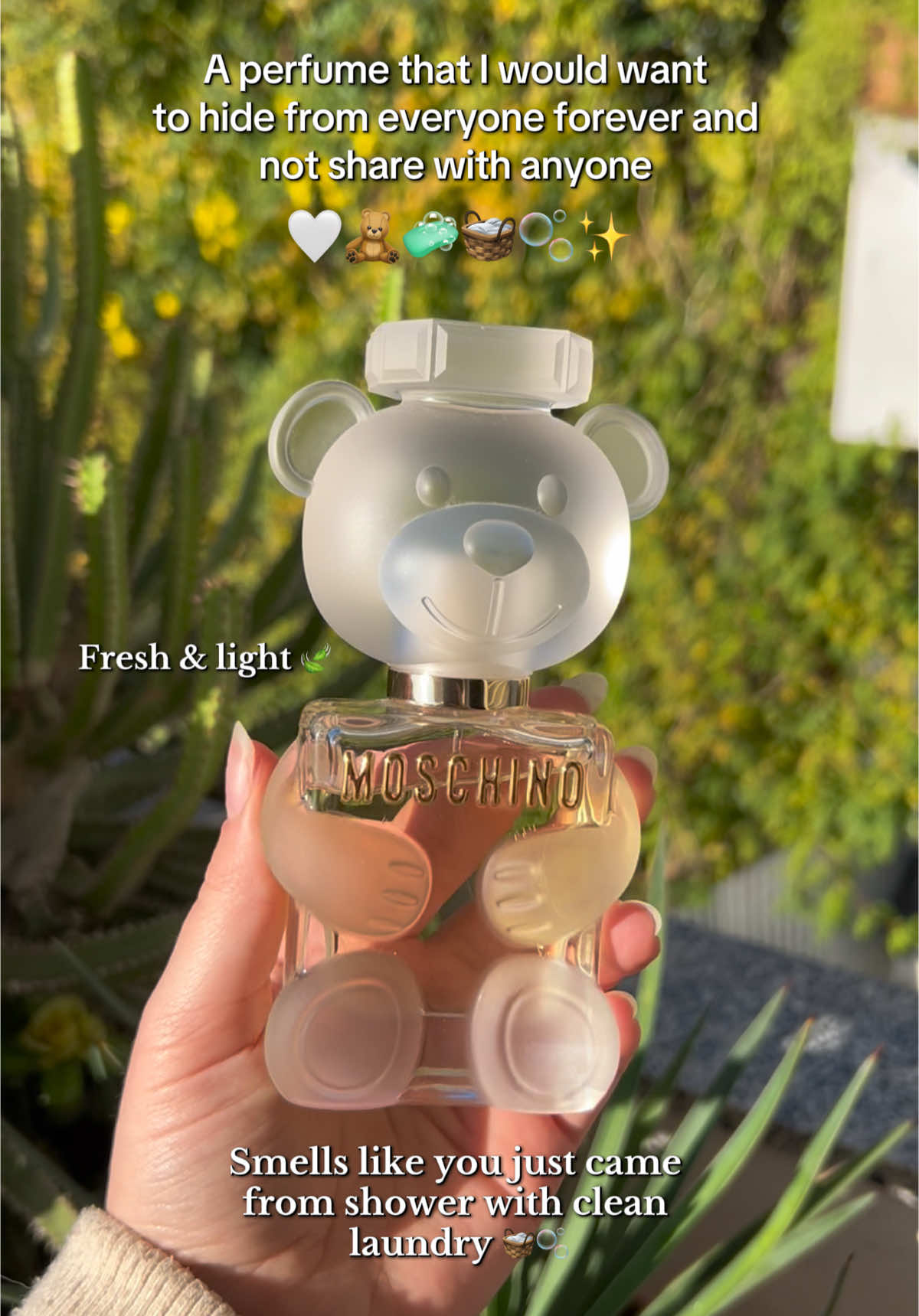 Moschino Toy II @Moschino literally smells like you just came from shower with clean laundry 🧺🫧 #perfume #parfum #parfums #fragrances #luxuryperfume #perfumetiktok #perfumetok #fragrancetiktok #cleangirl 