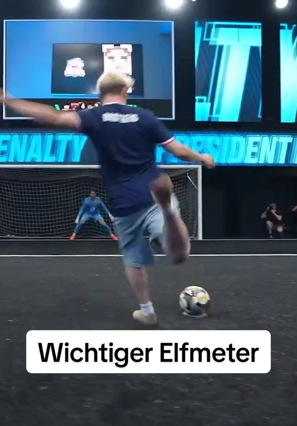 Wichtiger Elfmeter für das entscheidende Spiel der Tiki Tacker FF in der Kings League Germany #papaplatte 