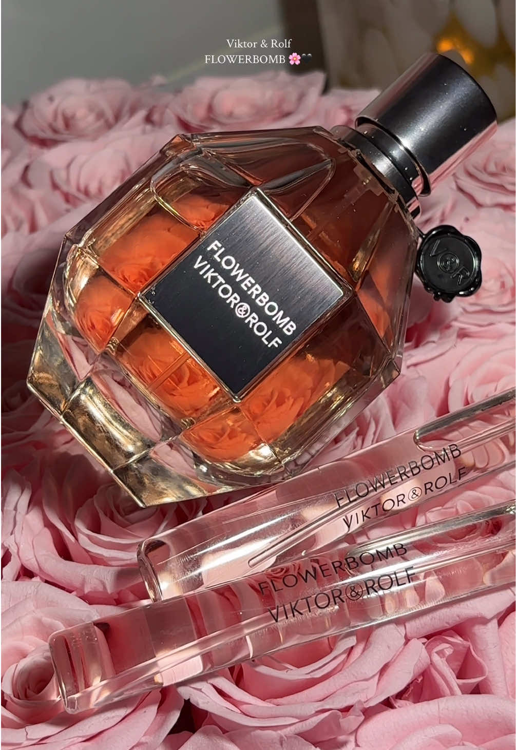 @Viktor&Rolf Fragrances FLOWERBOMB 🌸 This special edition Viktor&Rolf Flowerbomb 3-piece set is the perfect gift 💝 love how this set comes with two travel sprays, perfect for on the go!  Notes of peony, vanilla, jasmine, rose, and freesia 💐🎀✨ Available now at @Macy’s  #giftedbyviktorandrolf_fragrances #flowerbomb #perfume #perfumeset #springperfume 