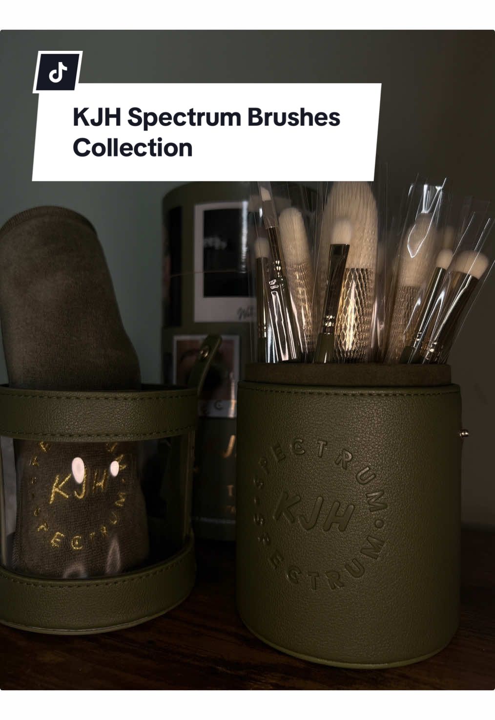 I recently won a giveaway over in @Spectrum Collections Broadcast Channel of a £100 gift card for their site and I was able to finally get my dream makeup brush set. So unbox my @Katiejanehughes Professional Bruah collection with me… Ahhhhhh! ✨ #makeuphaul #newmakeupbrushes #katiejanehughes #spectrumcollections #makeupbrushes #unboxingvideo #giveaway 