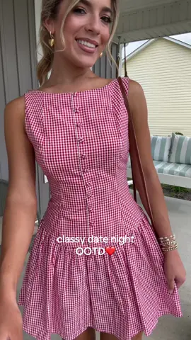 SO chic- I can't decide if I like the navy or the red better! They are both so classic and timeless❤️ got so many compliments!!! #oldmoney #grandmillennial #classydress #boatneck #dropwaist #timelessfashion #SummerFashion #affordablefashion 