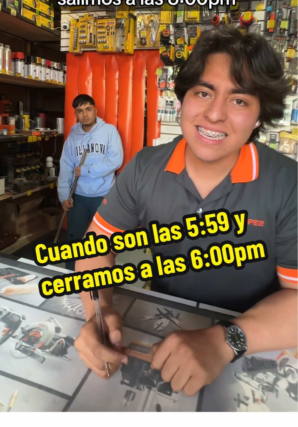 Cuando son las 5:59pm y cerramos a las 6:00pm 🥹😅😂 #ferreteriaelvolcan #humortiktok #ferreteria 