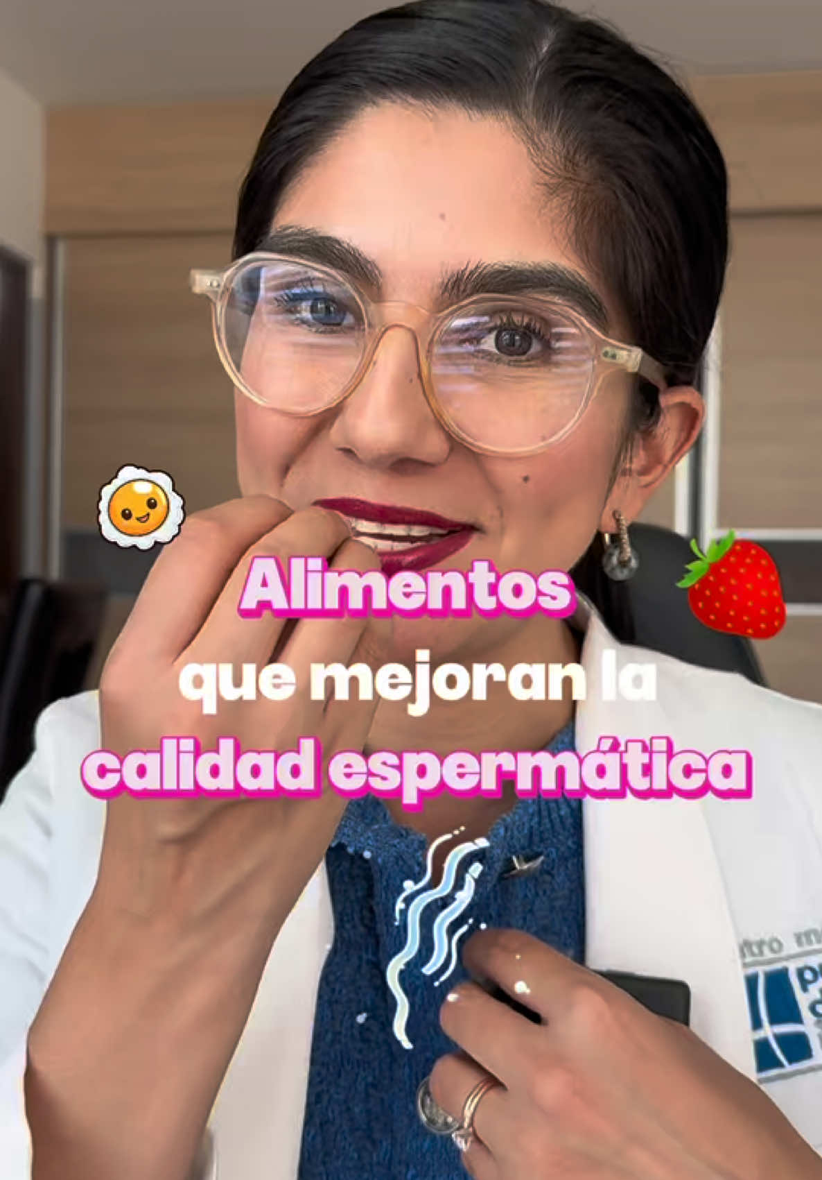👀Quieres mejorar tu fertilidad como hombre?  Empieza por lo que comes. 😏 Sí, lo que comes puede mejorar la calidad de tu esperma. 💯  🫐 1. Frutas antioxidantes 🐟 2. Pescado graso 🥜 3. Nueces 🥚 4. Huevo entero 🥬 5. Vegetales verdes Tu alimentación también cuenta 💥 Guarda este video y compártelo con tu pareja 💑 #fertilidad #calidadespermatica #fertilidadmasculina #embarazosaludable 