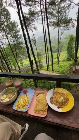 Sukorini sumowono.                      #wisatajateng #hutanpinus #wisatasumowono #healing #sukorinivoggyvilage #sukorini#sumowono #sumowono24jam 