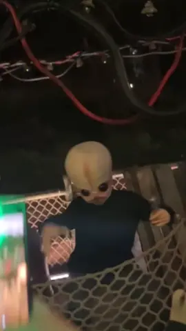 Figrin D’an hella hyphy 👽🤪  #hyphyculture #figrindan #starwarsnite #galaxysedge #disneylandresort #cantinaband #starwarstiktok #ogascantina #disneytok #disneycosplay 