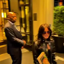 new video of jenna she looks so pretty #fyp #foryou #foryoupage #jennaortega #nyc #fans #meetandgreet #sign #autograph 