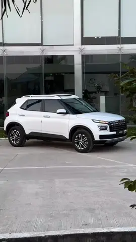 Hyundai Venue mang dáng vẻ nhỏ gọn nhưng vẫn rất hiện đại, thể thao – phù hợp với khách hàng trẻ hoặc gia đình nhỏ sống ở thành thị.#hyundai #venue 