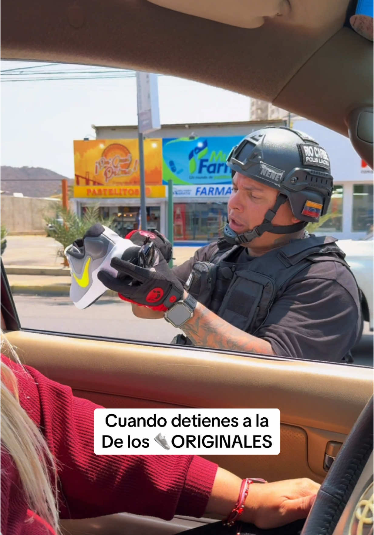 Cuando detienes la de los 👟 ORIGINALES 😂 #zapatos #ptolacruz #lecheria #barcelona #humor #funny #policia 