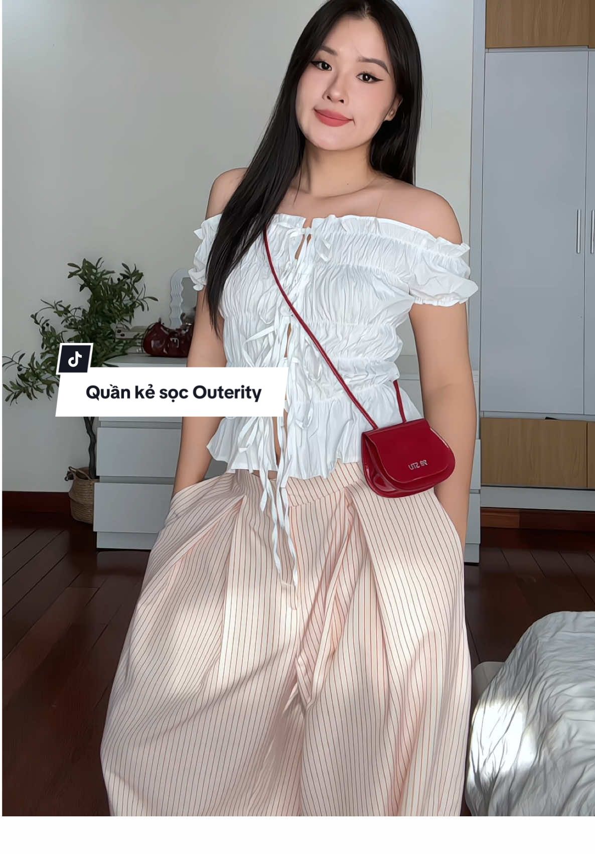 Em quần kẻ sọc must have mùa hè này✨🌤️🧡 #xuhuong #quankesoc #quanongrong #outerity #outfit 