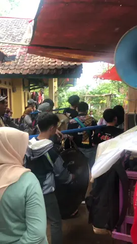 cinta tasikmalaya geunahen💃#gantenggrup #keseniansumedang #keseniansumedang #kudarengongsumedang #tanji #tiktokindia #fyp #rancakalong 