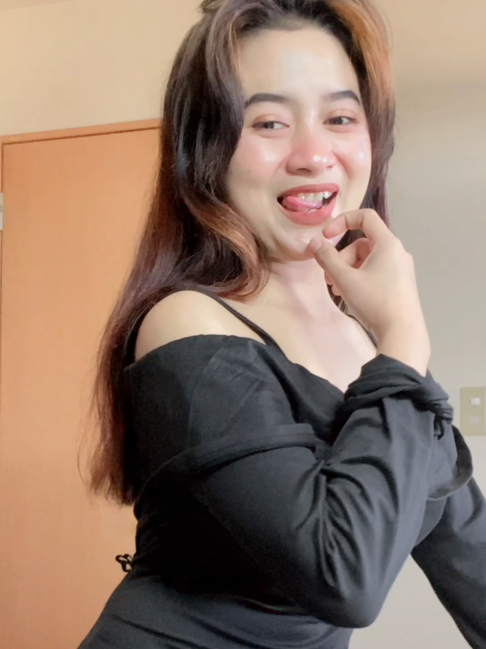 SerrrSerrr #widyareall #wanitaidaman #gemesin #trendingtiktok #viralvideo #goyangmamamuda #manispedesngegigit #cantik 