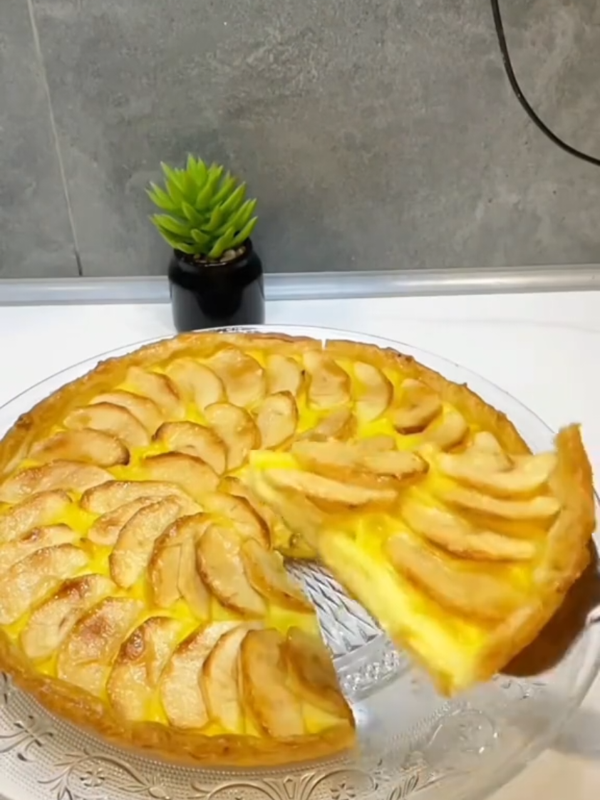 tarte délicieuse  #tarte #dessert #gâteau #recettefacileetrapide #recettesimple #ideerecette #cuisinetiktok #recettefacileetrapide #recette #recettefacile #fouryou #fyp #tiktokfrance #recette_facile11 