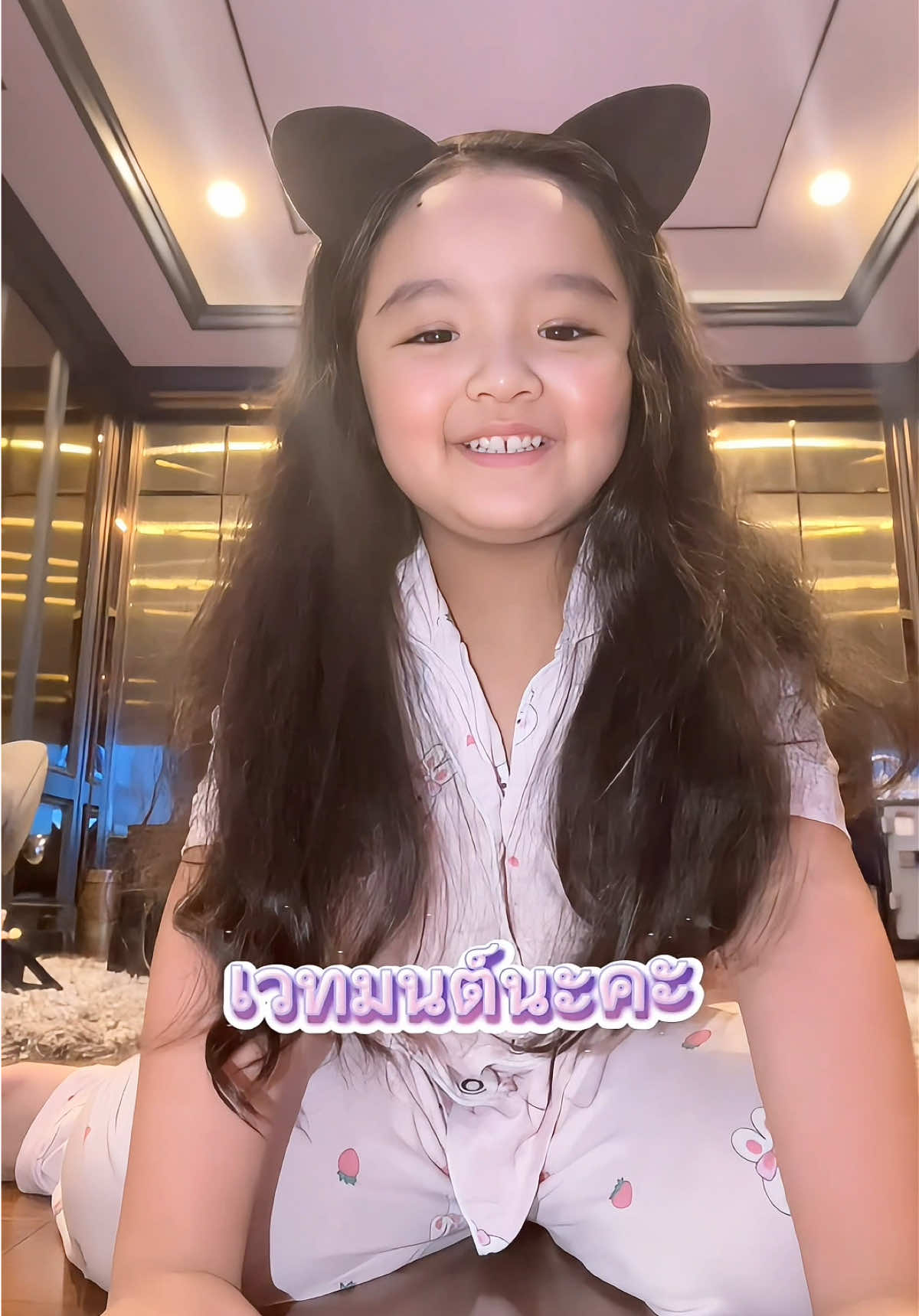ให้ทายหนูพูด what's in my  bag กี่รอบคะ55555555555555555 #babyvatemon #ลูกแม่เตย 