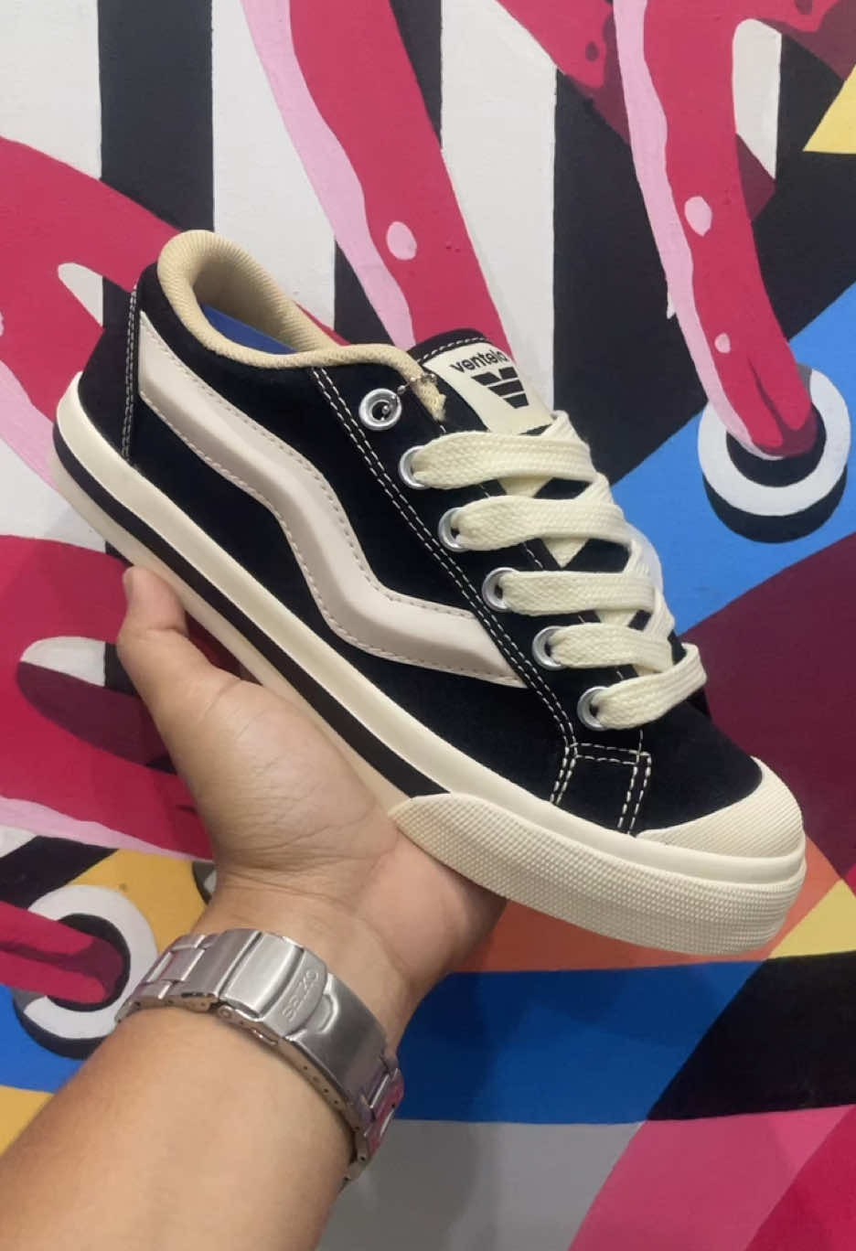 Sepatu Ventela Public Fat Low sudah ready lagi nih friend, buat kamu yang belum kebagian buruan langsung gercepin co dikeranjang kuning sebelum kehabisan lagi friend..