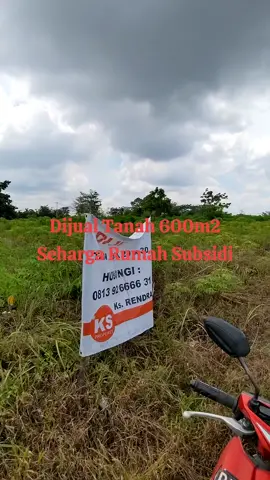Tanah Luas 600 m², Harga Seperti Rumah Subsidi! Lokasi Strategis, Cocok untuk Investasi atau Bangun Rumah! Dijual cepat tanah seluas 600 m² dengan harga super miring, setara rumah subsidi! Lokasi emas masuk kota Pekanbaru di dekat Pasar tangor: Dekat Kantor Camat Dekat Puskesmas Dekat kampus Dekat Kementerian Kelautan dan Perikanan Akses cepat ke Pemadam Kebakaran Cocok untuk: Investasi jangka panjang Legalitas jelas, surat lengkap! Jangan tunggu harga naik! Harga cuma setara rumah subsidi, tapi kamu dapat tanah 600 meter persegi! Hub : 0813 9266 6631 ungi sekarang sebelum keburu diambil orang! #viral #tanah #pekanbaru