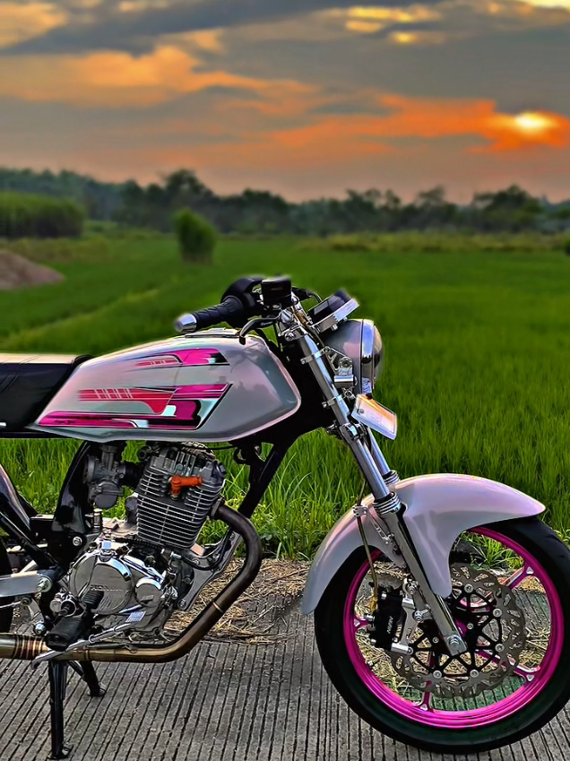 pengen di sapa user GL kotak 🙌🏻 #glpromaxindonesia #glbucin🚀 #glproneotech #glluxurysport #herexjatim #glmaxneotech #glmodifikasi #cbglmptiger #ungaranstyle #glgank🤙 #fyp #xzyabc #fypシ゚viral 