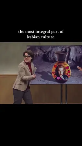 she’s so real for that though #katemckinnon #gilliananderson #xfiles #snl #lesbian #wlw #sapphic #lesbianculture 