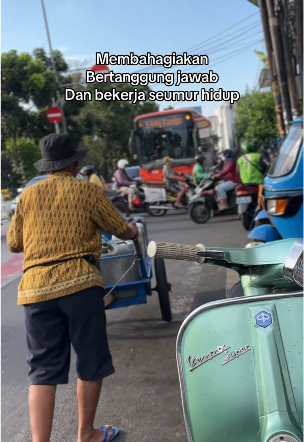 Hidup seorang laki laki. #vespa #vespaindonesia #orangpinggiran #fyp 