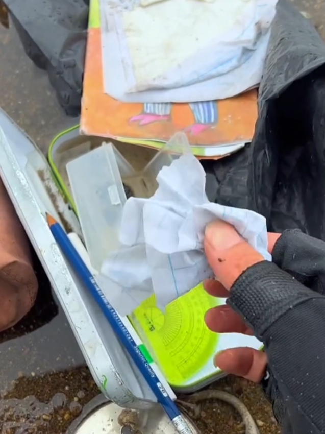 #creatorsearchinsights  treasure hunt with a strong magnet #treasurehunt #magnetfishingfinds #magnetfishing #hiddentreasure #metaldetectorfinds 