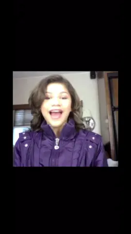 The Zendaya Hat Theory #zendaya #scary #bighat #zendayaglitch #fy 