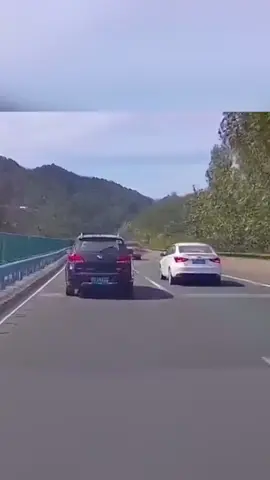 99% of people don’t know how to apply the handbrake correctly!#tips #car #carsoftiktok #cars