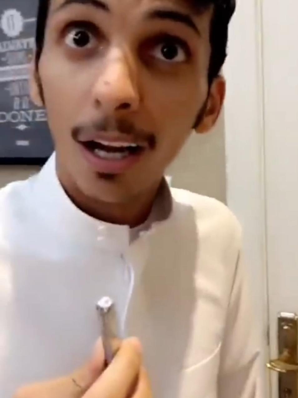 خرب باص الباب 😂😂😂#ضحك #funnytiktok #funn #tik_tok #تيك_توك #رائد_سليم #اسامه_داود #السعودية🇸🇦 #الجزائر #shorts #youtubeshorts 
