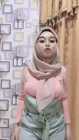 Happy weekend gays #fyppppppppppppppppppppppp #bidadariselfie #cantikberhijab #cewekcantikindonesia #reels #viral #hijabstyle #hijablove #anaksma #anaksmaid #sma #masasma #putihabustory #storysma #cewekcantikindonesia #selebgramcantik #explorejakarta #anakkeren #explorebandung #anakhits #cewecantik #bidadariselfie #cantikberhijab #reelsinstagram #hijabstyle #hijablovee #fypchallenge #hijabers