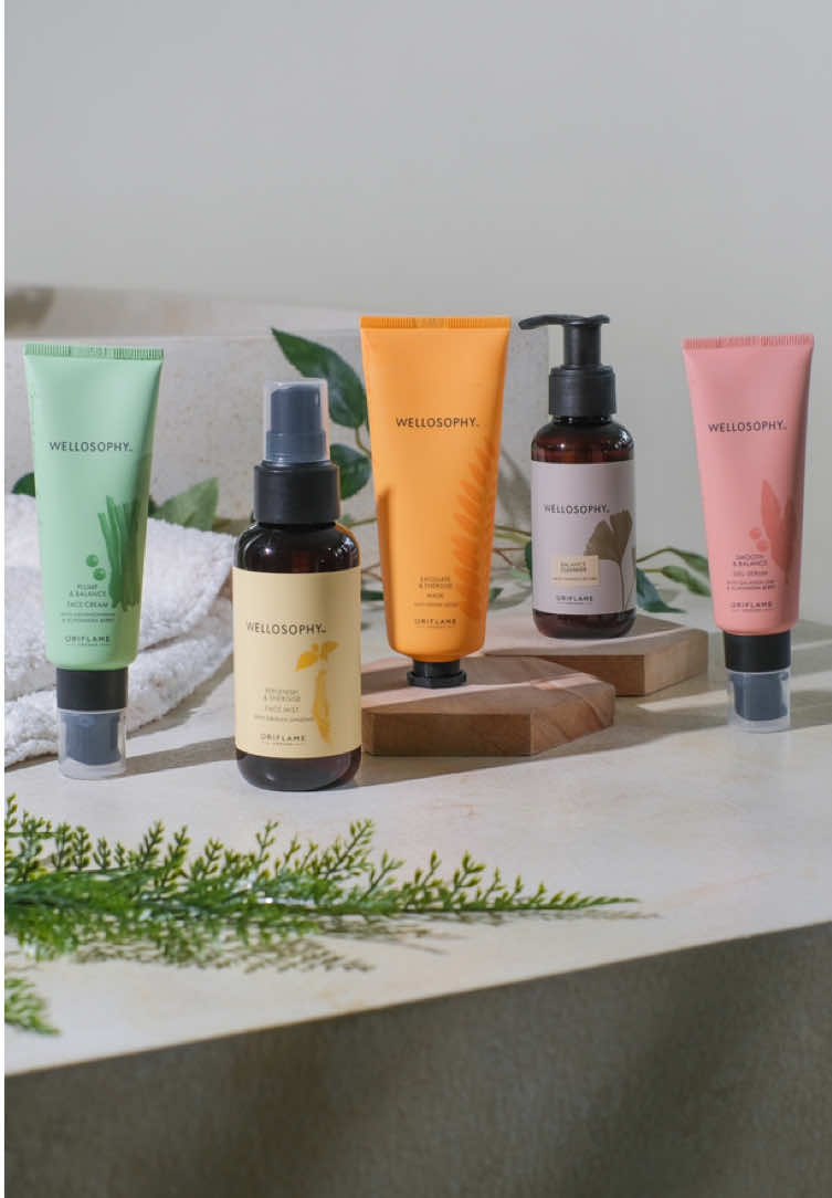 Yuk kenalan sama koleksi skincare vegan dari Wellosophy! 💆🏻‍♀️ Diperkaya adaptogen dan manfaat yang bikin mood makin oke buat nge-reset kulit dan perasaan kamu. Rasakan sendiri gimana ritual skincare yang mindful bisa bantu jaga keseimbangan kulit, memperlambat tanda-tanda penuaan, dan bikin kulit kamu lebih kuat dan glowing. #MakeltWithWellosophy #ProdukOriflame #OriflameIndonesia #Oriflame #OriflameHalal