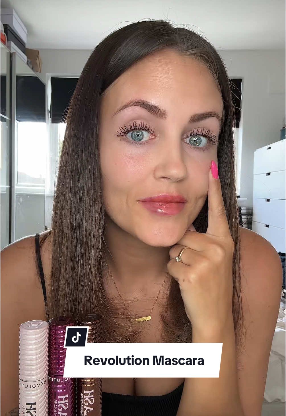 £7.99!!!!! What!!!! This mascara is insane! You can clearly see my results! 😍 #mascara #lashes #longlashes #revolution #makeup #tutorial #fyp #tiktokmademebuyit 
