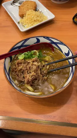 Ramen dengan kuah kari kentalnya dan daging sapi yang lembut 😁 #fyp #foryoupage #4u #xybca #masukberanda #beranda #viral #bismilahrame #kuliner #kulinertiktok #ramen #mentahan 